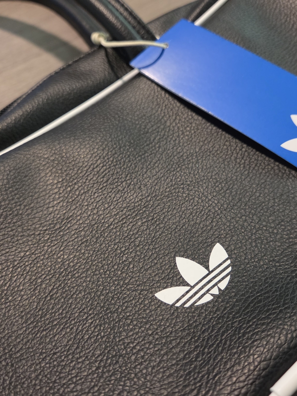 adidas Originals Adicolor Black Shoulder Bag - Picture 2 of 6